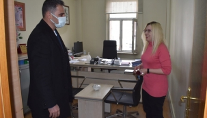 DOĞUBAYAZIT KAYMAKAMI AKPINAR, KARANFİL ÇİÇEĞİ İLE 8 MART DÜNYA KADINLAR GÜNÜNÜ KUTLADI