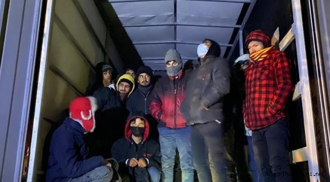JANDARMA KAMYON KASASINDA 55 AFGAN UYRKLU GÖÇMEN YAKALANDI