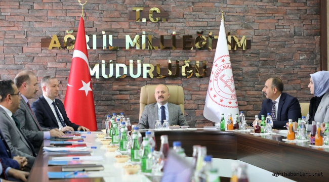 VALİ VAROL, EĞİTİM VE ÖĞRETİM DEĞERLENDİRME TOPLANTISI GERÇEKLEŞTİRİLDİ.