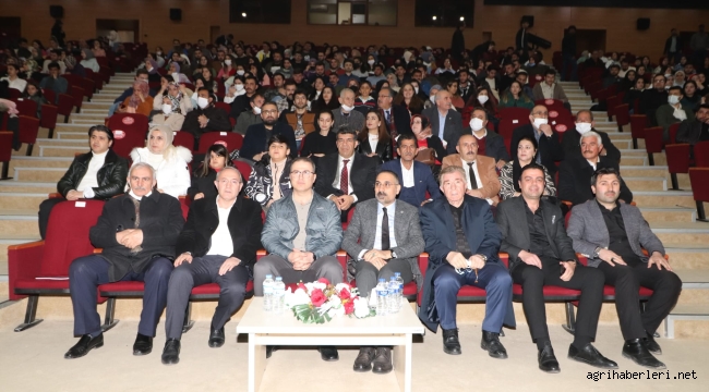 Ağrı'da Bir Teyyareci Vecihi Hürkuş tiyatro oyunu sergilendi