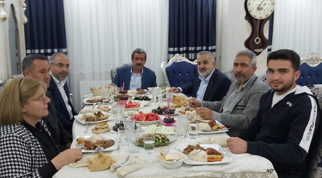 AK PARTİ DOĞUBAYAZIT İLÇE TEŞKİLATI ŞEHİT AİLESİNİN GÖNÜL SOFRALARINA MİSAFİR OLDULAR