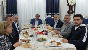 AK PARTİ DOĞUBAYAZIT İLÇE TEŞKİLATI ŞEHİT AİLESİNİN GÖNÜL SOFRALARINA MİSAFİR OLDULAR
