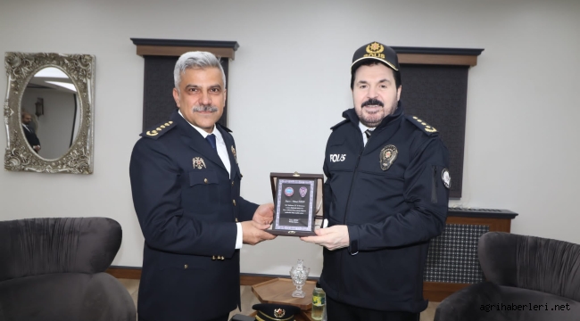 Başkan Savcı Sayan, iftarda polis üniforması giydi