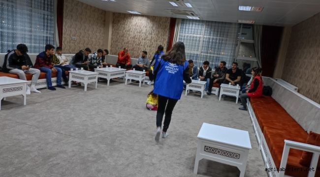   Gençlik ve Spor Müdiresi Şimşek Konyar, Üniversite Öğrencilerini Ramazan Ayında Yalnız Bırakmadı