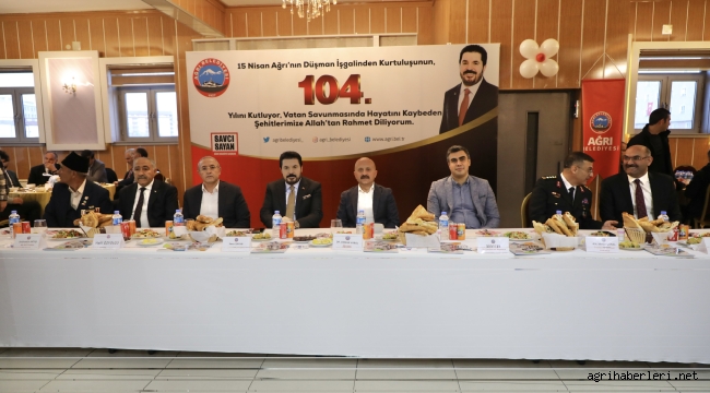 KURTULUŞ GÜNÜNDE BAŞKAN SAVCI SAYAN, İFTAR VERDİ