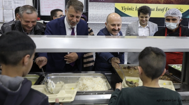 VALİ VAROL, 23 NİSAN ÇOCUK BAYRAMINDA HAMUR İLÇESİNDE ÇOCUKLAR İLE İFTAR AÇTI