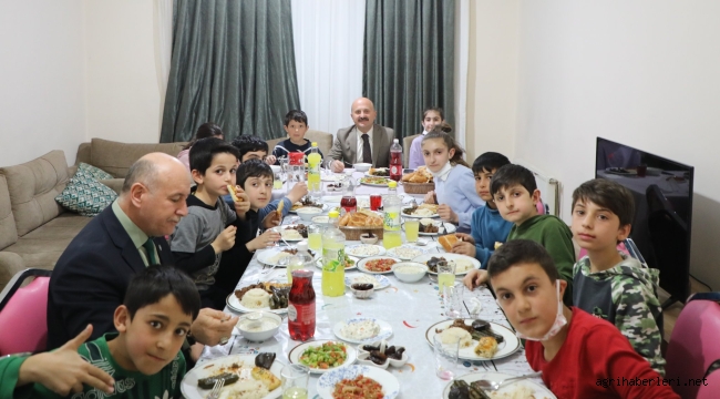 VALİ VAROL, ÇOCUKLAR VE YAŞLILAR İLE BERABER İFTAR AÇTI