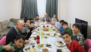 VALİ VAROL, ÇOCUKLAR VE YAŞLILAR İLE BERABER İFTAR AÇTI