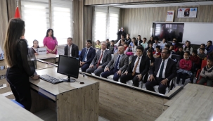 Ağrı Valisi Dr. Osman Varol, Semerkant Mesleki ve Teknik Anadolu Lisesini ziyaret etti.