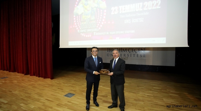  Doğubayazıt'lı iş insanı Hikmet ERASLAN, "Başarılı Bir İşin Sırrı" konulu konferansını Ağrı İbrahim Çeçen Üniversitesinde yaptı