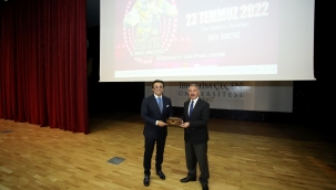  Doğubayazıt'lı iş insanı Hikmet ERASLAN, "Başarılı Bir İşin Sırrı" konulu konferansını Ağrı İbrahim Çeçen Üniversitesinde yaptı