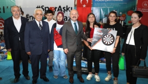 Ağrı'da Spor Aşkı Engel Tanımaz Projesi Kapsamında Spor Malzemesi Dağıtım Töreni Düzenlendi