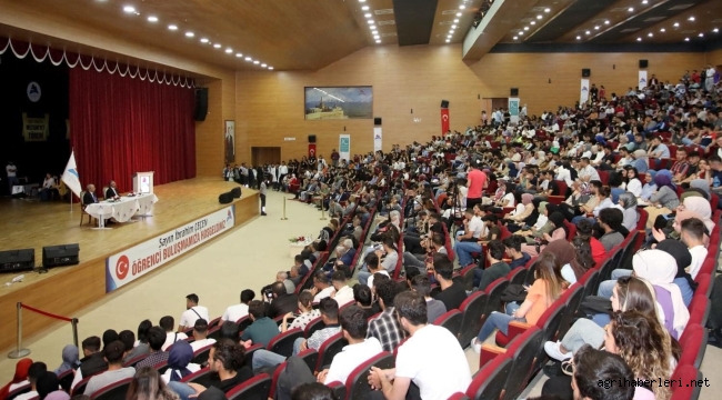 IC HOLDİNG YÖNETİM KURULU BAŞKANI DOĞUBAYAZIT'LI İBRAHİM ÇEÇEN ÖĞRENCİLERLE BULUŞTU