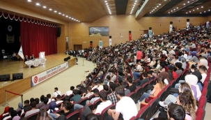  IC HOLDİNG YÖNETİM KURULU BAŞKANI DOĞUBAYAZIT'LI İBRAHİM ÇEÇEN ÖĞRENCİLERLE BULUŞTU