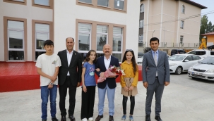 Ağrı Valisi Dr. Osman Varol, Eleşkirt Tahir Belde Belediyesini ziyarette etti.