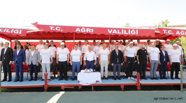 "Geleneksel 2. Ağrı Dağı Tenis Turnuvası" 120 sporcunun katılımıyla başladı.