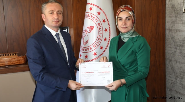Ağrı'da milli eğitim yöneticilerine İlkyardımcı Sertifikaları verildi