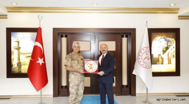 Jandarma Genel Komutanı Orgeneral Arif ÇETİN, bir dizi ziyaret için Ağrı'da