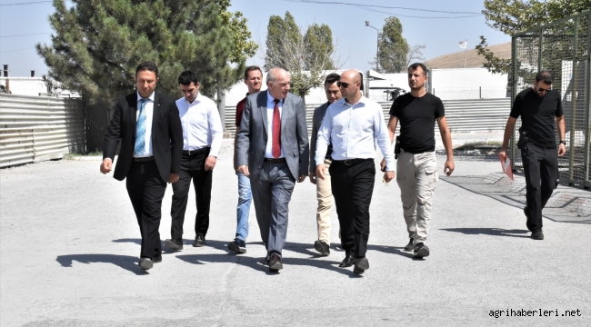 Kaymakam Murat Ekinci,  Ayağının Tozuyla Doğubayazıt İlçesinde Tanıma Ziyaretleri Yapıyor