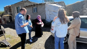 öğretmenler, öğrenci ailelerinin kapısını çalarak evlerine konuk oluyor 
