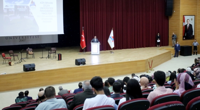 (AİÇÜ) FEN-EDEBİYAT FAKÜLTESİ'NDE, ÖĞRENCİLERE ORYANTASYON EĞİTİMİ VERİLDİ.