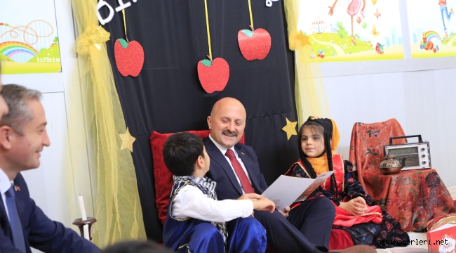 VALİ ÇOCUKLARA MASAL OKUDU