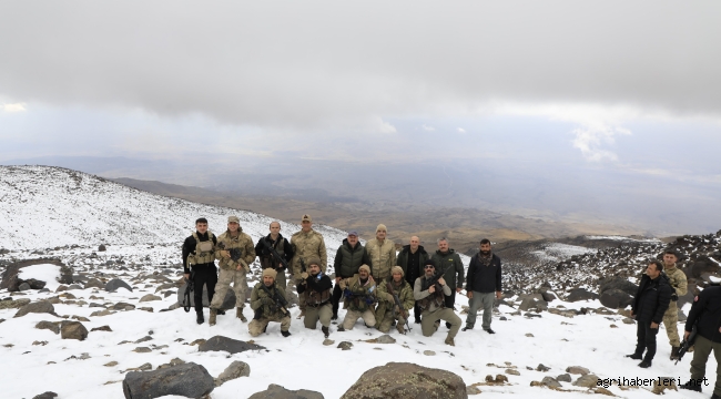 VALİ VAROL, AĞRI DAĞI KIZILSIRT'TA ÇAY İÇTİ