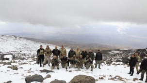 VALİ VAROL, AĞRI DAĞI KIZILSIRT'TA ÇAY İÇTİ