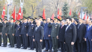 AĞRI'DA ATATÜRK'ÜN EBEDİYETE İNTİKALİNİN 84. YIL DÖNÜMÜ DOLAYISIYLA TÖREN DÜZENLENDİ