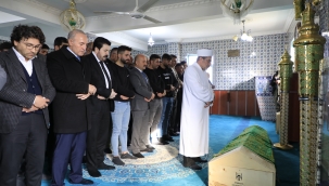 AĞRI VALİSİ DR. OSMAN VAROL VE HEYETİ TUTAK'TA HAYATINI KAYBEDENLERİN TAZİYELERİNE KATILDI