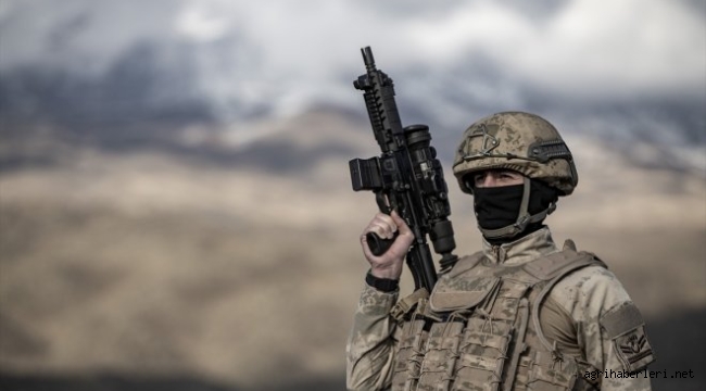 KOMANDOLAR AĞRI DAĞI'NDA İHA, SİHA VE SKORSKY HELİKOPTERLERİ İLE TATBİKAT YAPTI