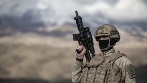 KOMANDOLAR AĞRI DAĞI'NDA İHA, SİHA VE SKORSKY HELİKOPTERLERİ İLE TATBİKAT YAPTI