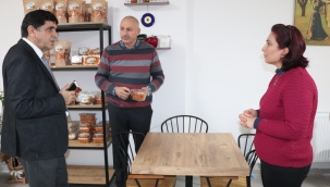 Iğdır Üniversitesi Rektörü Prof. Dr. M. Hakkı Alma, Ayyıldız ve Girişimci Kadınlar kooperatiflerini ziyaret etti.