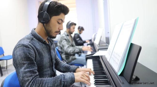 Müzikoloji Öğrencileri, Iğdır Üniversitesinin Yeni Piyano Laboratuvarında Uluslararası Yarışmalara Hazırlanıyor!