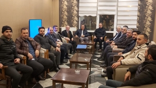  DESK'DEN ÖZYOLCU'YA DOĞUBAYAZIT'IN SORUNLARI İLE İLGİLİ DOSYA VERİLDİ