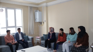 AĞRI'DAKİ YETKİLİLER DEPREMZEDE AİLELERİN YANINDA