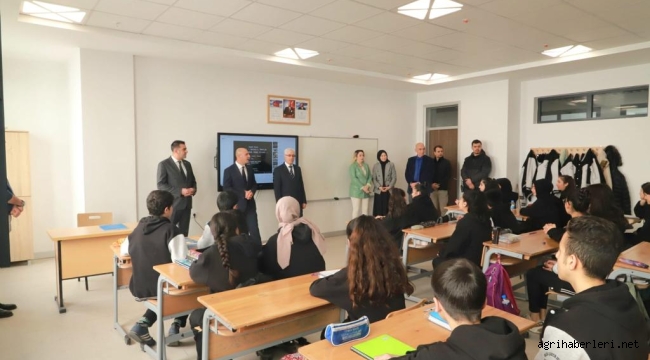  Doğubayazıt Kaymakamı Murat Ekinci, Ömer Çoktin Fen Lisesini ziyaret etti