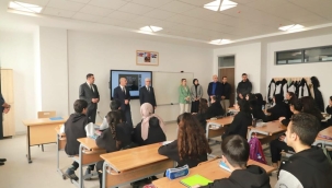  Doğubayazıt Kaymakamı Murat Ekinci, Ömer Çoktin Fen Lisesini ziyaret etti