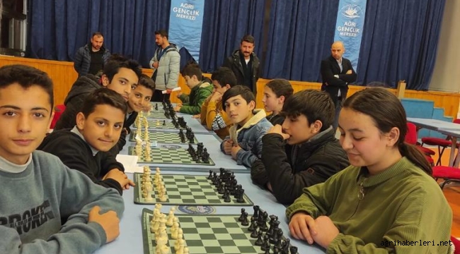  İLK KEZ KATILDIKLAR MADALYA İLE  DÖNDÜLER