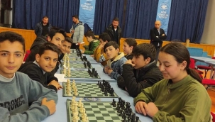  İLK KEZ KATILDIKLAR MADALYA İLE  DÖNDÜLER