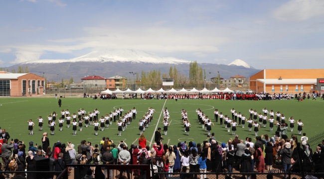 23 Nisan Ulusal Egemenlik ve Çocuk Bayramı'nın Doğubayazıt'ta coşkuyla kutlandı.