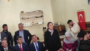 AK PARTİ AĞRI MİLLETVEKİLİ ADAYLARI SAHADA VE VATANDAŞIN YANINDA