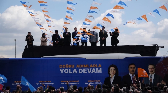 AK PARTİ AĞRI MİLLETVEKİLİ ADAYLARI, "TÜRKİYE YÜZYILI BAŞLIYOR" SLOGANIYLA TAM KADRO SAHAYA İNDİ