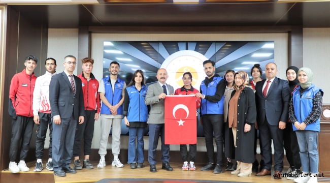 AĞRILI GENÇLERİ VALİ VAROL, MAKAMINDA KABUL ETTİ