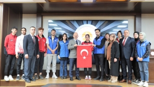 AĞRILI GENÇLERİ VALİ VAROL, MAKAMINDA KABUL ETTİ