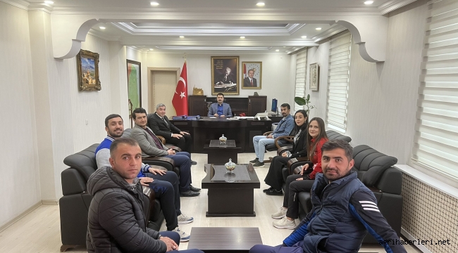 DİYADİNLİ SPORCULAR SPORCU KAYMAKAMA ÇİÇEK İLE GİTTİLER