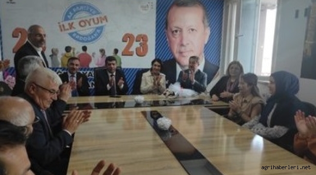 DOĞUBAYAZIT'TA KİLERCİ ÇİÇEKLER İLE KARŞILANDI