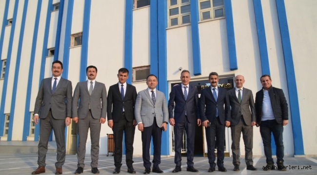 Kaymakamlar Ağrı Belediye Başkanı Karadoğan'ı ziyaret etti