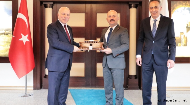 Ağrı Valisi Dr. Osman Varol, Erzurum Büyükşehir Belediye Başkanı Mehmet Sekmen'i Kabul Etti