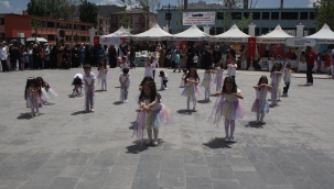 Doğubayazıt Halk Eğitimi Merkezi Tarafından "Hayat Boyu Öğrenme Şenliğinin" Açılışı Yapıldı.
